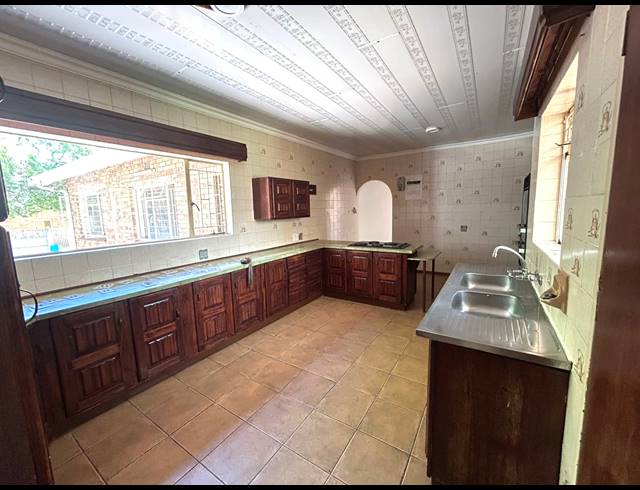4 BEDROOM HOUSE TO LET IN VANDERBIJLPARK CE 3